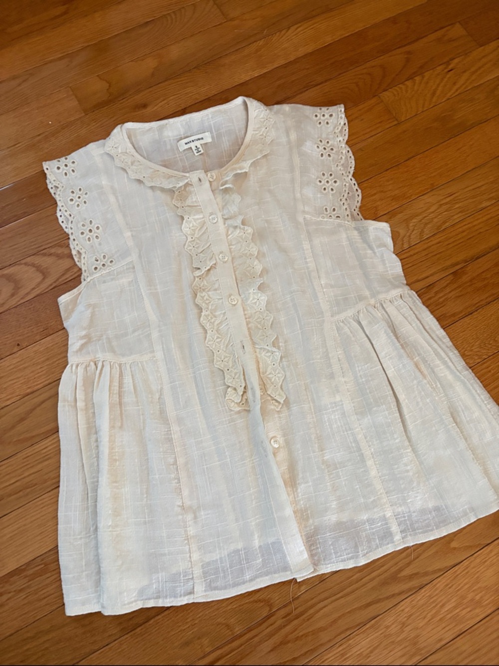 Max Studio Cream Eyelet Ruffle Button-Front Sleeveless Blouse - Picture 5 of 9